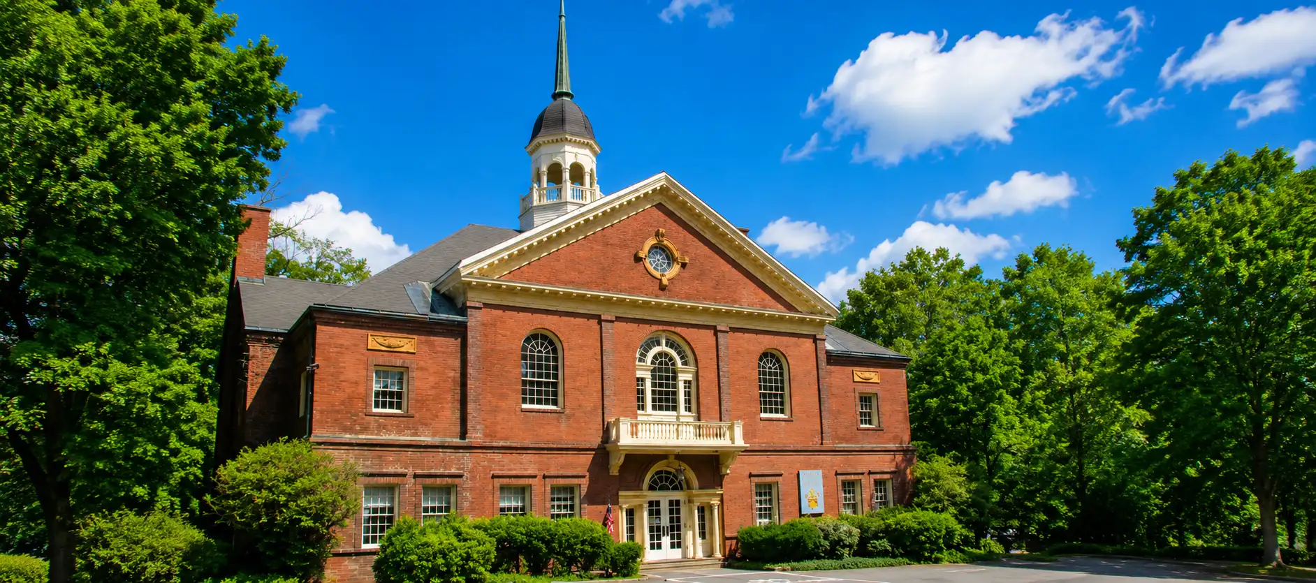 Luxury chauffeur service in Lincoln MA