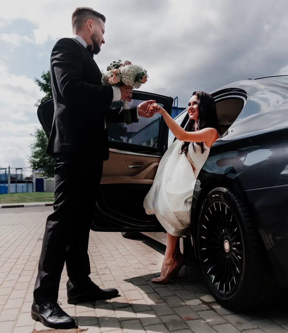 wedding limo scottsdale arriving at Arizona event venue