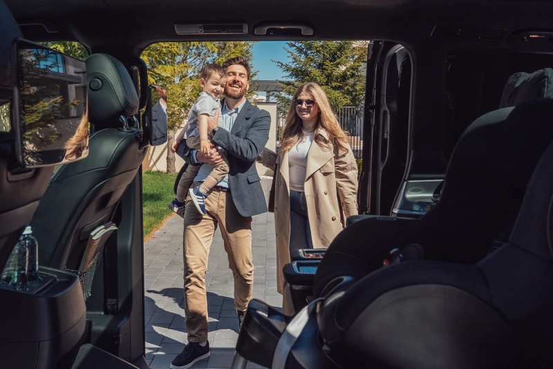 Comfortable Los Angeles airport shuttle to hotels and resorts