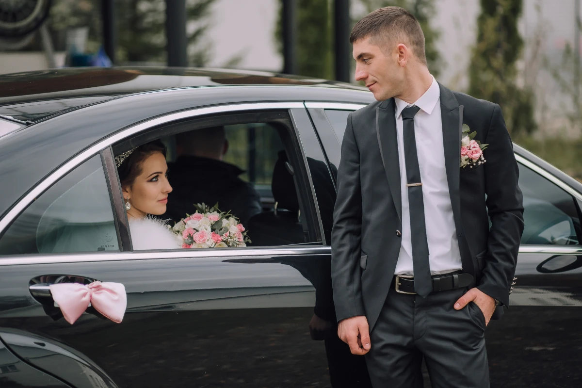Bride arriving in Wedding Limo Los Angeles